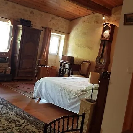 Les Logis De Lestiac Bed and Breakfast Buitenkant foto