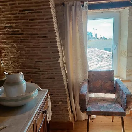 Les Logis De Lestiac Bed and Breakfast Buitenkant foto